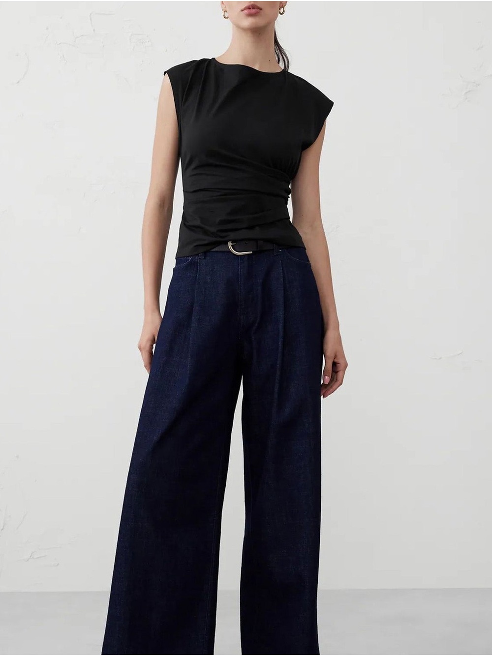 Banana Republic Pleated High-Rise Wide-Leg Jean - Picture 2 of 6